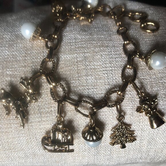 VTG Stauer Gold and Pearl Christmas Charm Bracelet - Picture 3 of 13